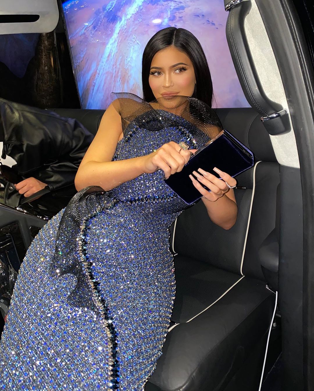 Kylie a Kendall Jenner: Tú a Londres y yo a California (luciendo piernas) -  Zeleb.mx