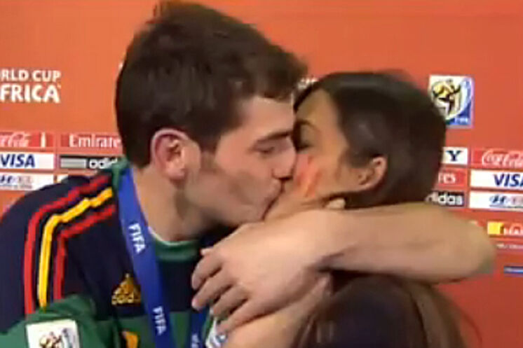 Kiss from Sara Carbonero and Iker Casillas