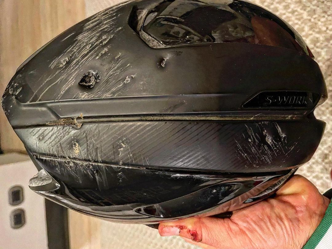 Cristián Sánchez sufre feroz accidente: “El casco salva vidas”