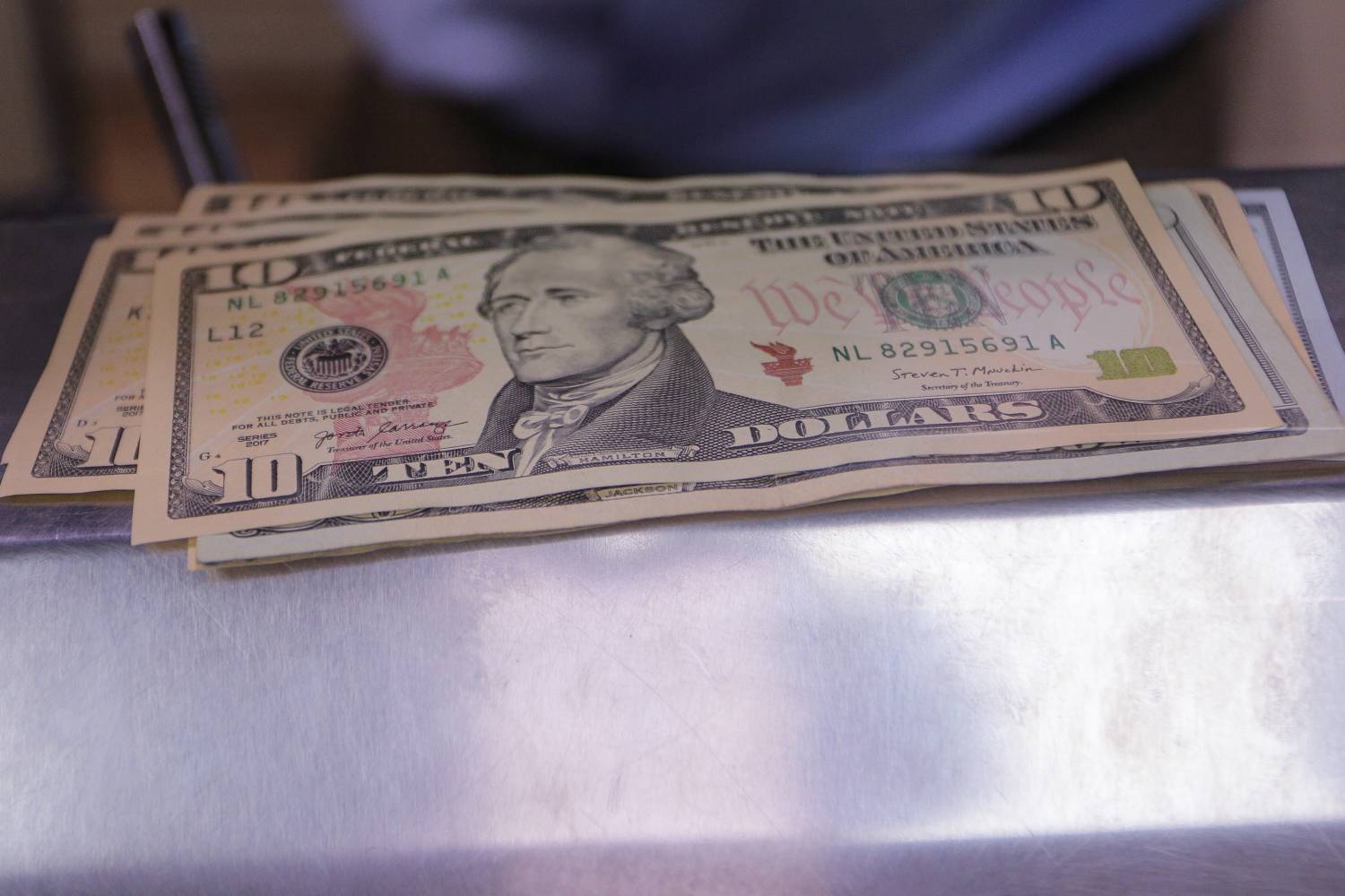 Dólar no da tregua y registra un nuevo récord histórico