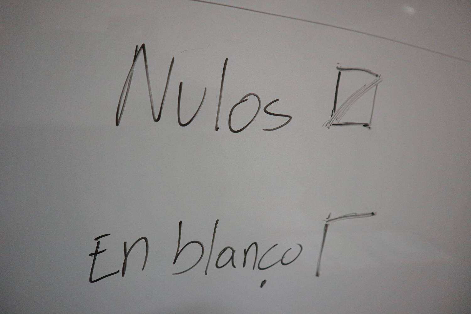 Los vocales de mesa reciben un pago