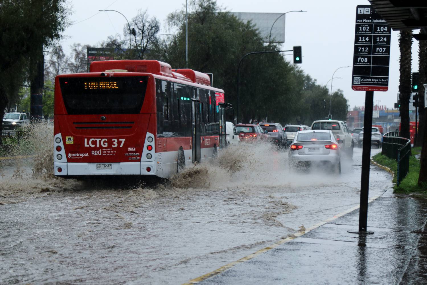 ¿Por qué todavía no cae la lluvia en Santiago?