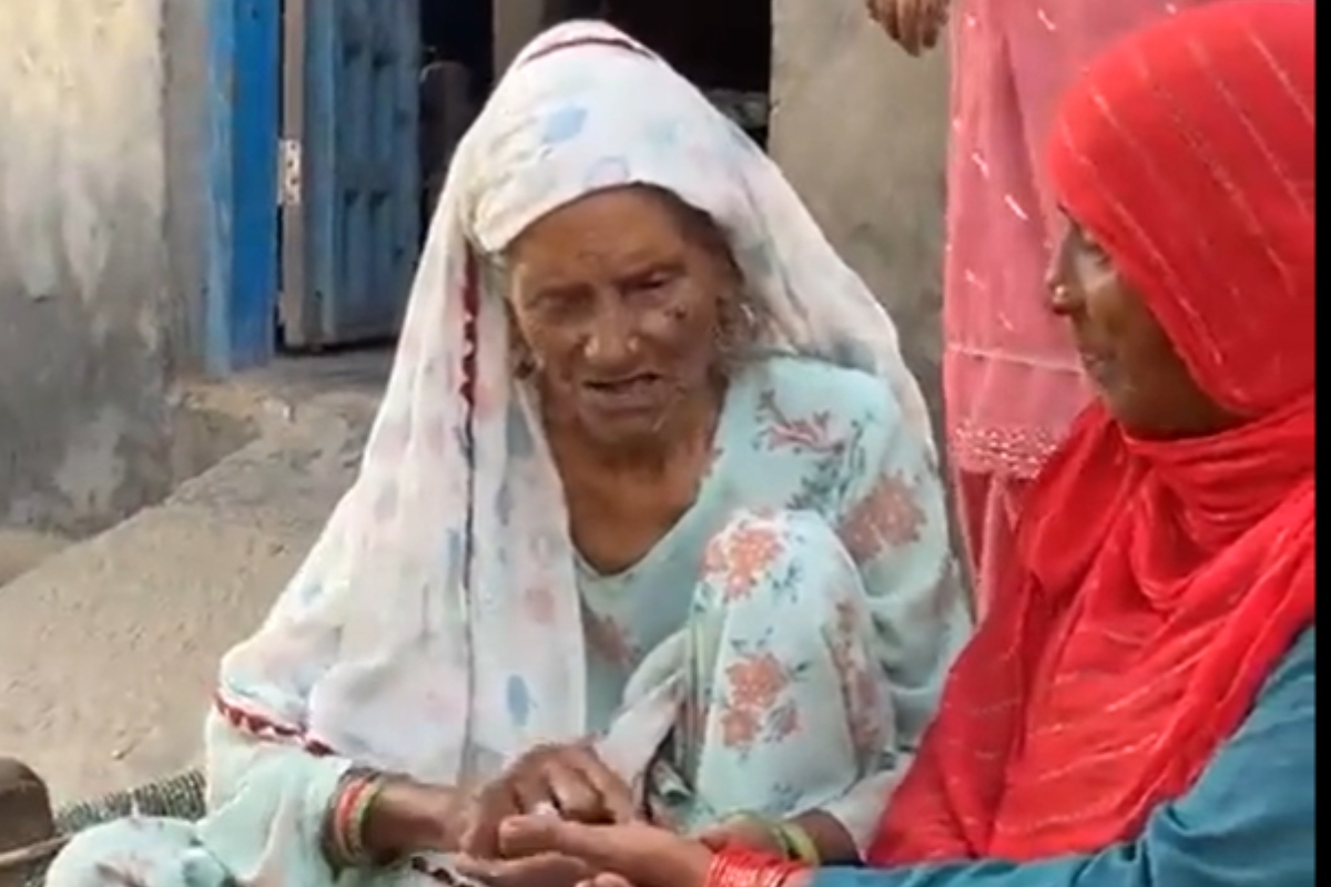 Salima Khan, la abuela de 92 años que aprendió a leer y escribir