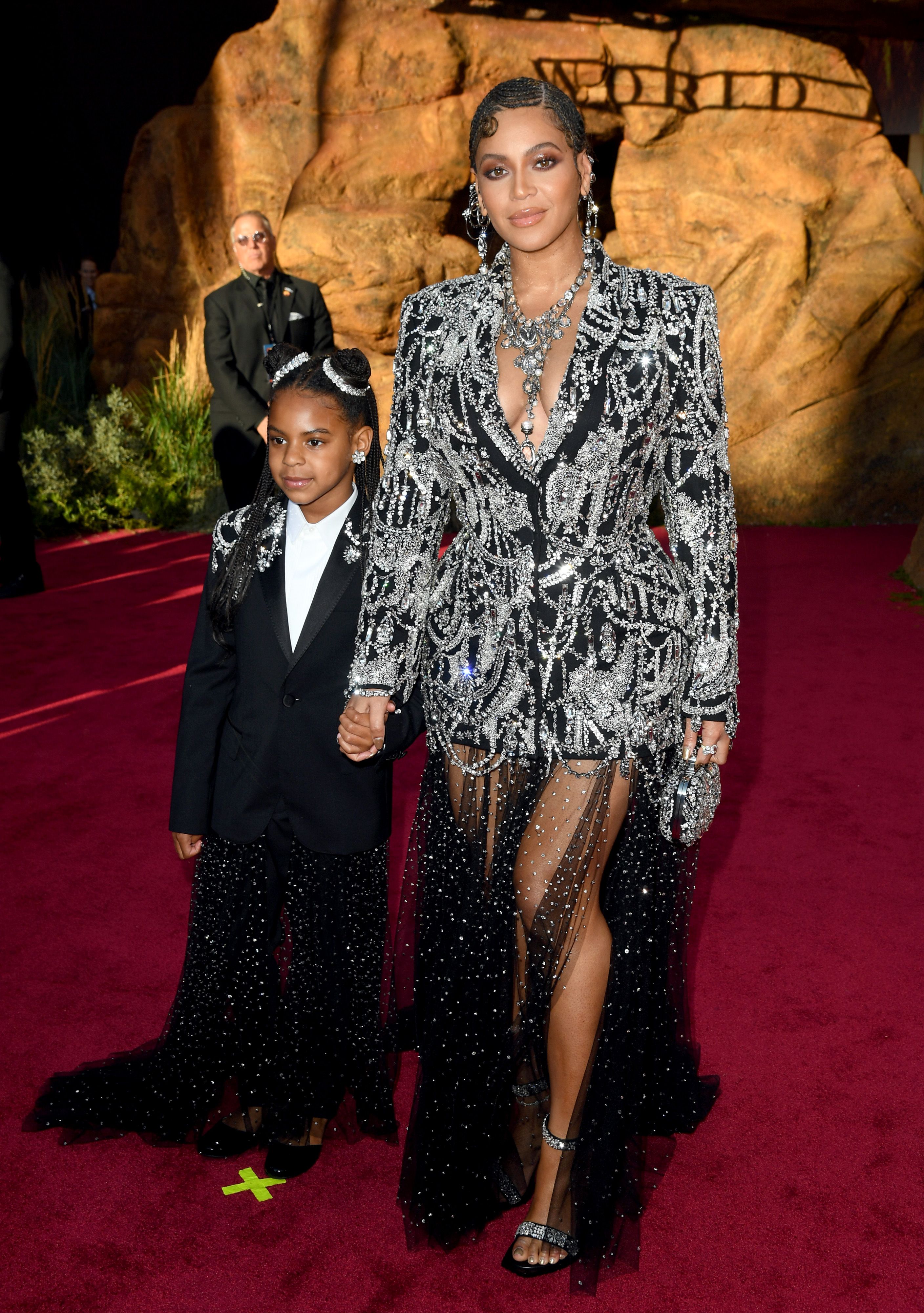 https://static.13.cl/7/sites/default/files/images/ocupload/blue-ivy-carter-and-beyonce-attends-the-premiere-of-disneys-news-photo-1161073811-1562743425.jpg