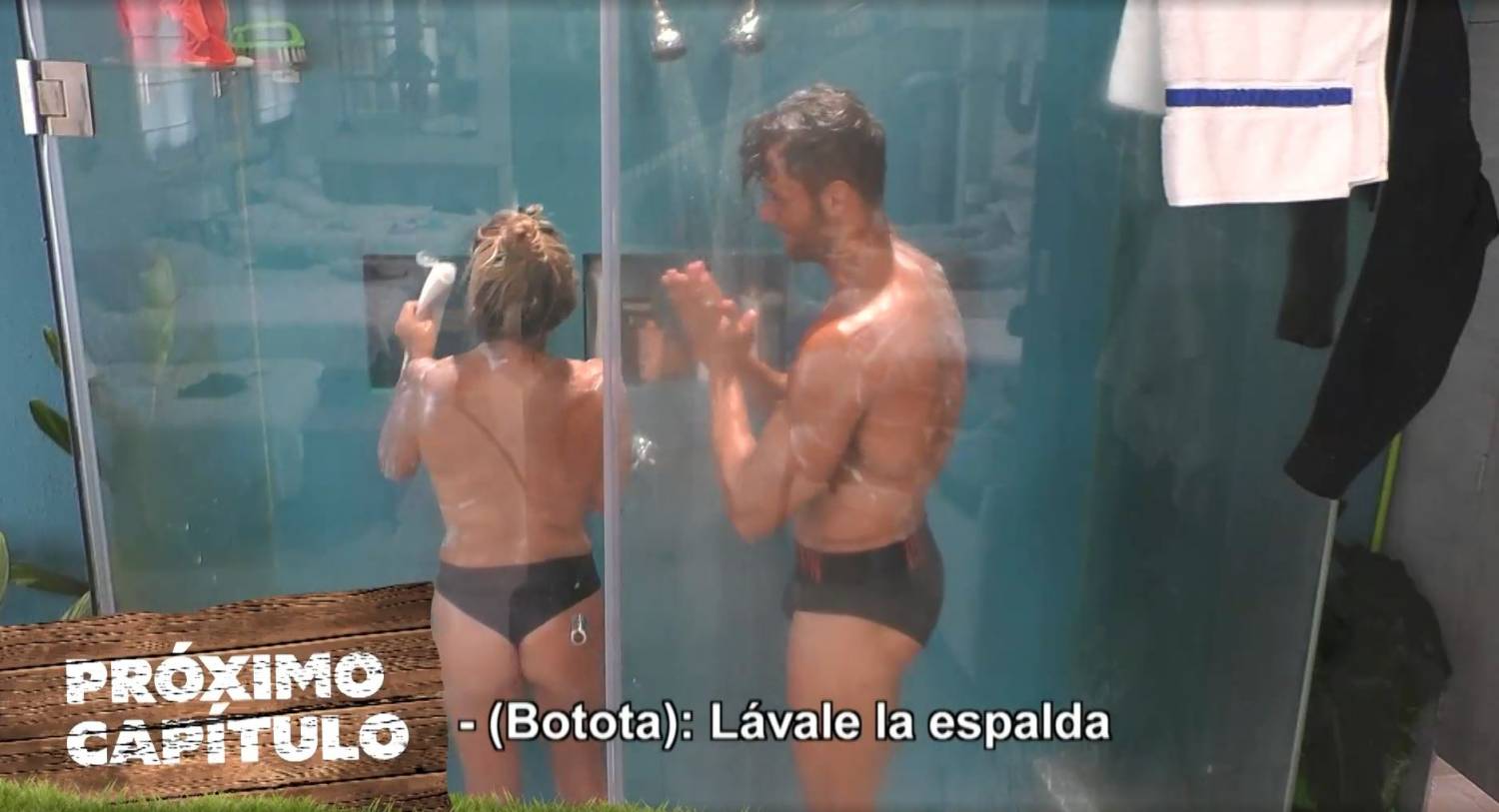 Botota Fox le grita a Fabio Agostini que le lave la espalda a Angélica Sepúlveda