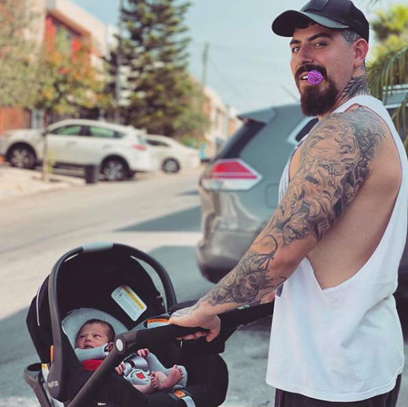 Sargento Rap es criticado por exponer a su bebé