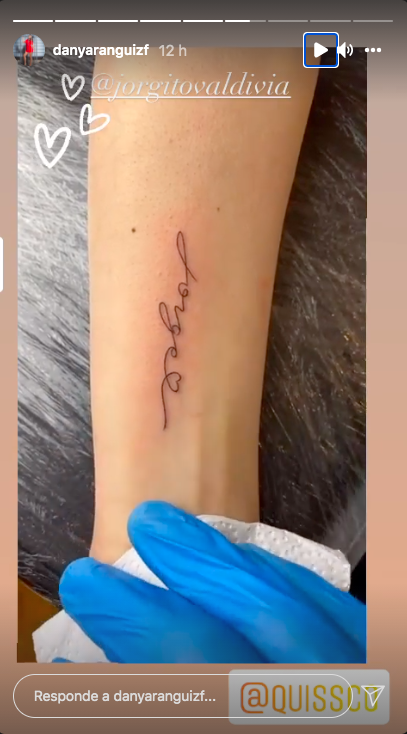 Daniela Aránguiz se tatuó el nombre Jorge Valdivia en su brazo