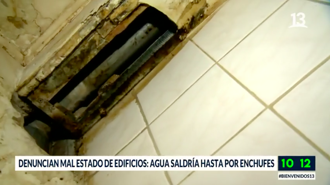 Vecinos denuncian mal estado en edificios de Santiago Centro