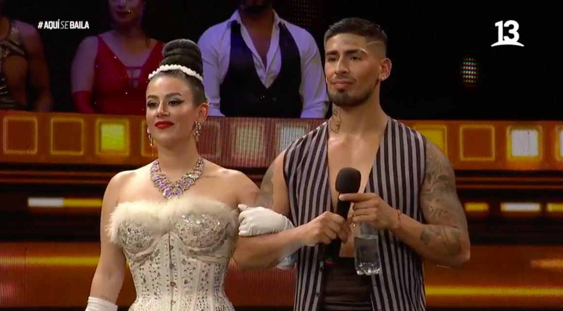 El sensual destape de Karla Melo tras presentación de burlesque