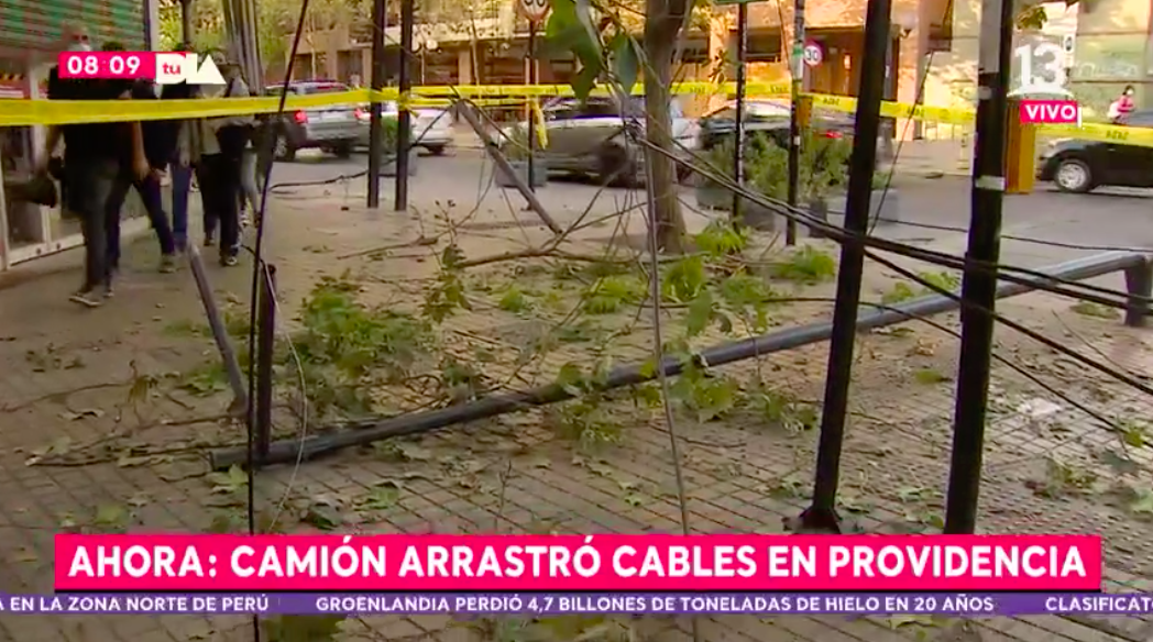 Desvíos de tránsito en Providencia por cables en el suelo