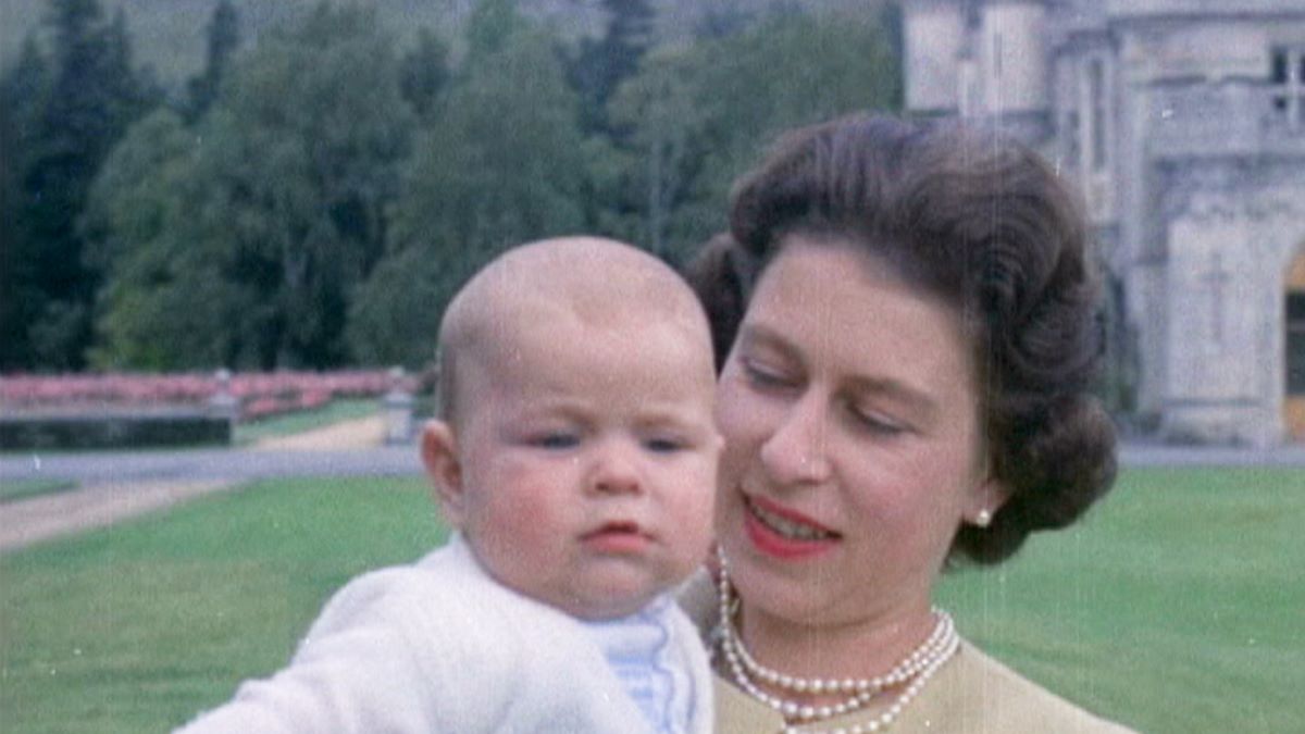 Tras la muerte de la Reina Isabel II Canal 13 exhibirá documental con