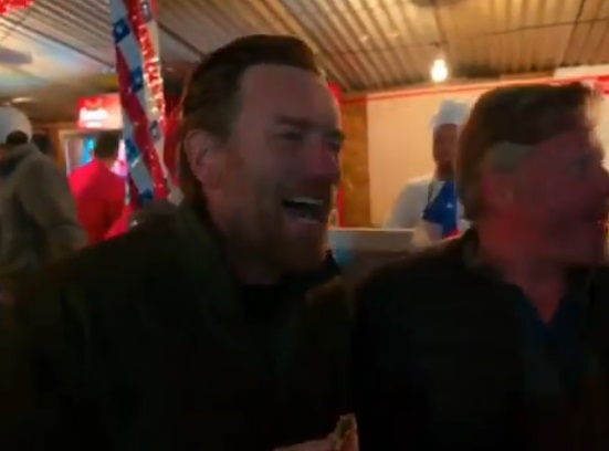 Difunden video de Ewan McGregor celebrando el “18” en Puerto Montt