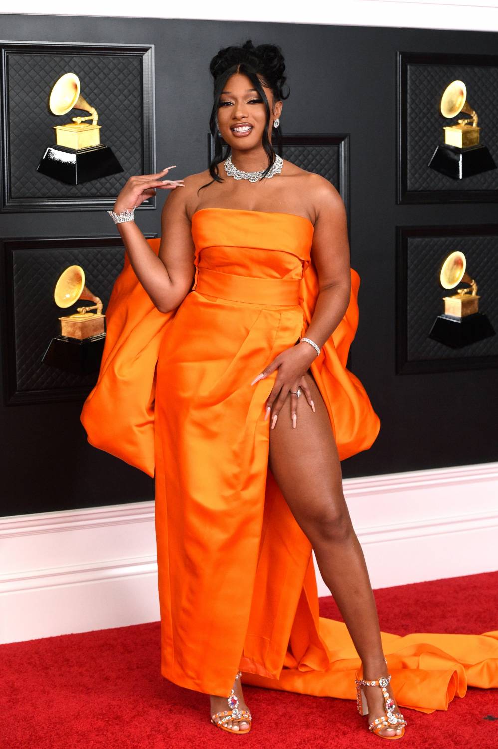 Grammys 2021 Los mejores looks de la alfombra roja