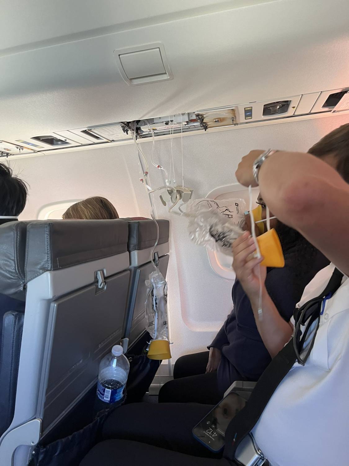 Momentos de terror en avión de American Airlines: Cayó casi seis mil metros en seis minutos