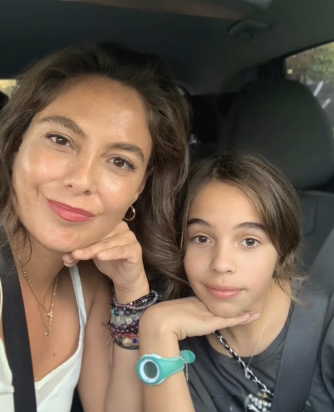 Ángeles Araya encanta con foto junto a su hija