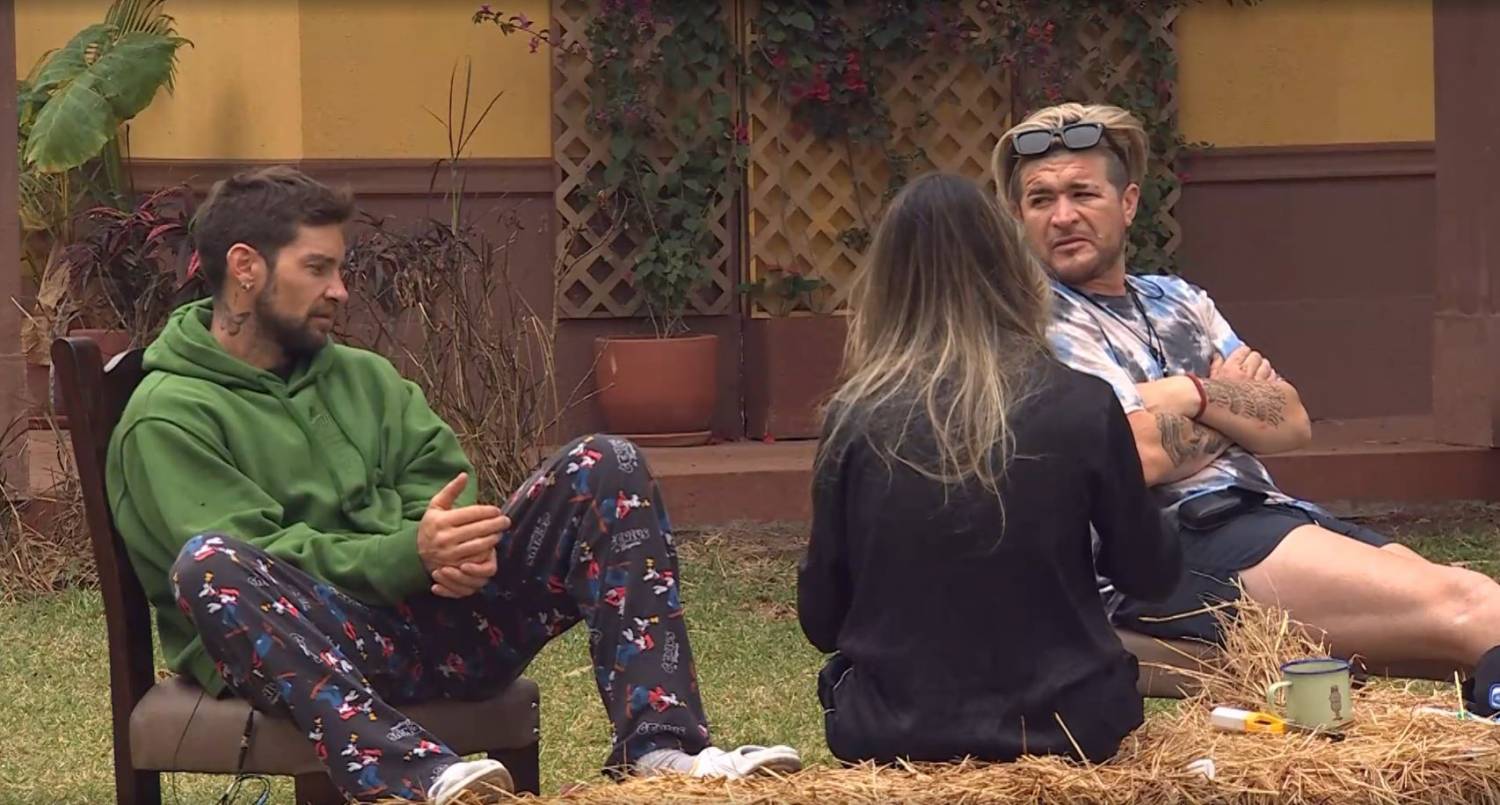 Luis, Chama y Junior conversan en Tierra Brava