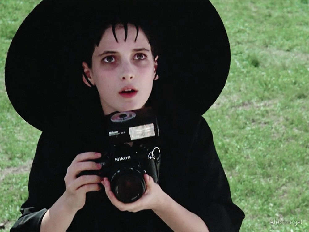 Filtran primera foto de Winona Ryder como Lydia en set de grabación de Beetlejuice