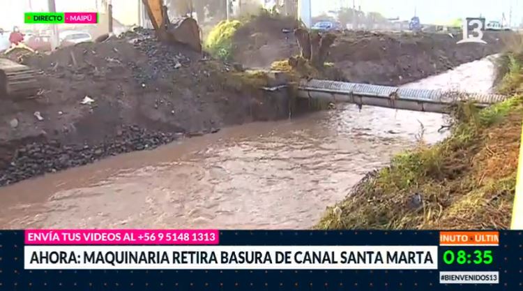 Sacan basura de Canal Santa Marta para evitar desborde en Maipú