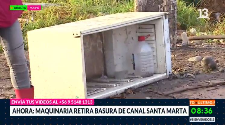 Sacan basura de Canal Santa Marta para evitar desborde en Maipú