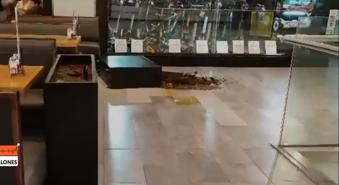 Destrozos en Mall Los Dominicos por sismo - Teletrece