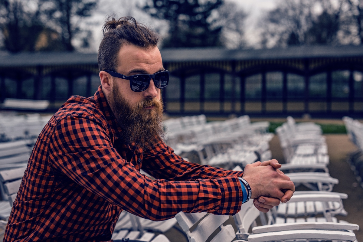 Hombre con barba. Foto referencial