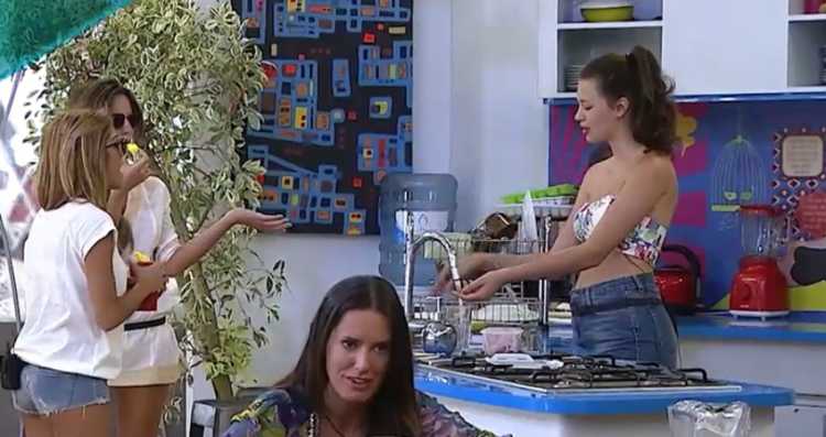 Aylén Milla modela para emprendimiento de Michelle Carvalho