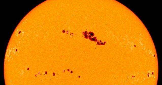 Increíble: El Sol tiene nuevas manchas capaces de devorar un planeta