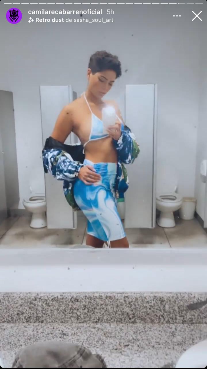 Camila Recabarren transforma el baño en una pasarela