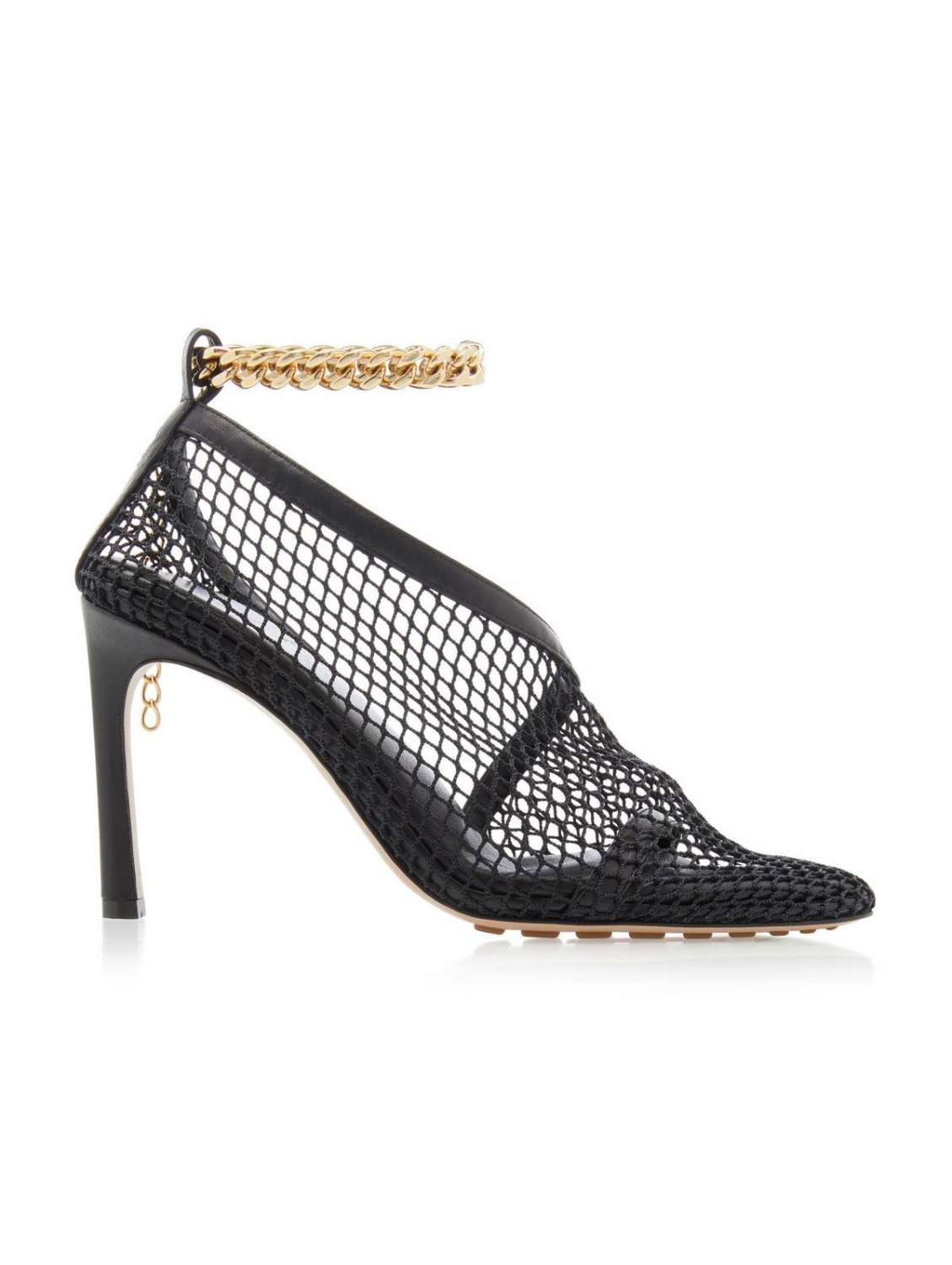 Calzado con cadenas la tendencia que se viene para 2021