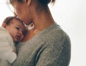 Usuarias crean red de apoyo entre mamás ante la crisis que enfrenta el país
