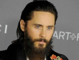 Acusan a Jared Leto de coquetear a menores de edad