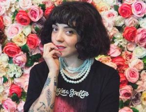 Mon Laferte es aplaudida por dejarse las canas