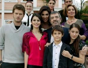 Así luce el niño de la teleserie turca "Amor Prohibido" a sus 20 años de edad