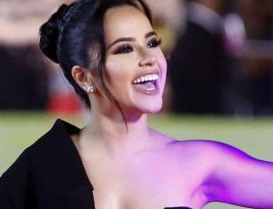 ¡Llegaron las estrellas internacionales! Becky G camina por la alfombra roja de Viña 2019