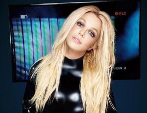 Britney Spears se viste a lo "Baby One More Time", pero es acusada de exceso de photoshop