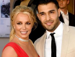 Britney Spears ultra enamorada en la premiere de Once Upon A Time In Hollywood