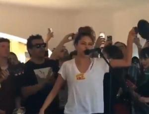 Cantantes chilenos se presentaron en masiva convocatoria en Plaza Nuñoa