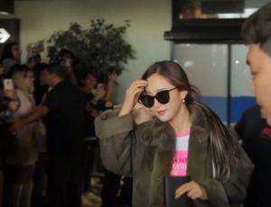 Fanáticos repletan el aeropuerto en espera de sus ídolos del K-pop