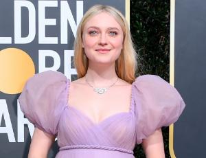 Dakota Fanning llegó como una princesa a la alfombra roja de los Globos de Oro