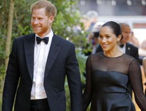 Los duques de Sussex se codearon con estrellas de la música en la premier de "El Rey León"