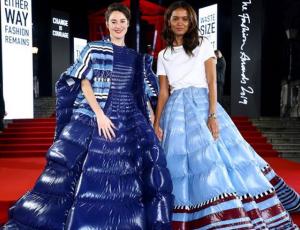 Las parkas se convierten en vestidos de gala y brillan en evento full moda