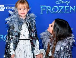El “matchy matchy” de Selena Gomez y su hermanita en la alfombra roja de “Frozen 2”