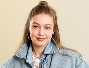 Alerta de trend: Gigi Hadid impone la moda de sandalias con calcetines
