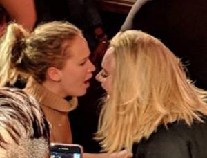 Adele y Jennifer Lawrence terminaron borrachas en un bar de Nueva York