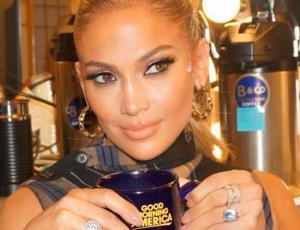 Jennifer Lopez adelanta diseño de vestido y estampado que será tendencia en 2020