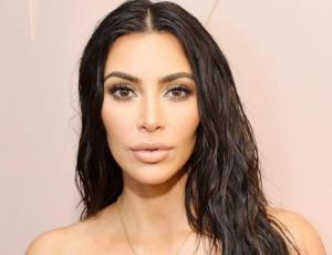 Esta es la razón por la cual Kim Kardashian no sonríe en las fotos