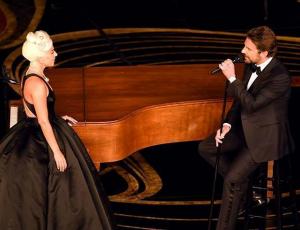 La insinuación de la exesposa de Bradley Cooper sobre supuesto romance del actor y Lady Gaga