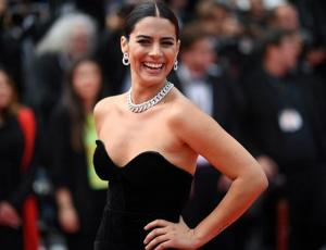 Lorenza Izzo caminó por la alfombra roja de Cannes junto a Leonardo DiCaprio y Brad Pitt