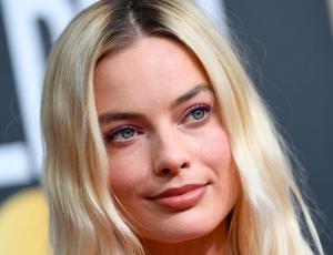 El sencillo pero aplaudido look de Margot Robbie en los Globos de Oro 2020