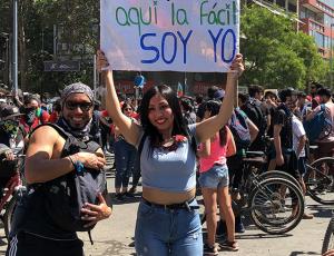 Naya Fácil se manifestó en Plaza Italia con potente mensaje al Gobierno